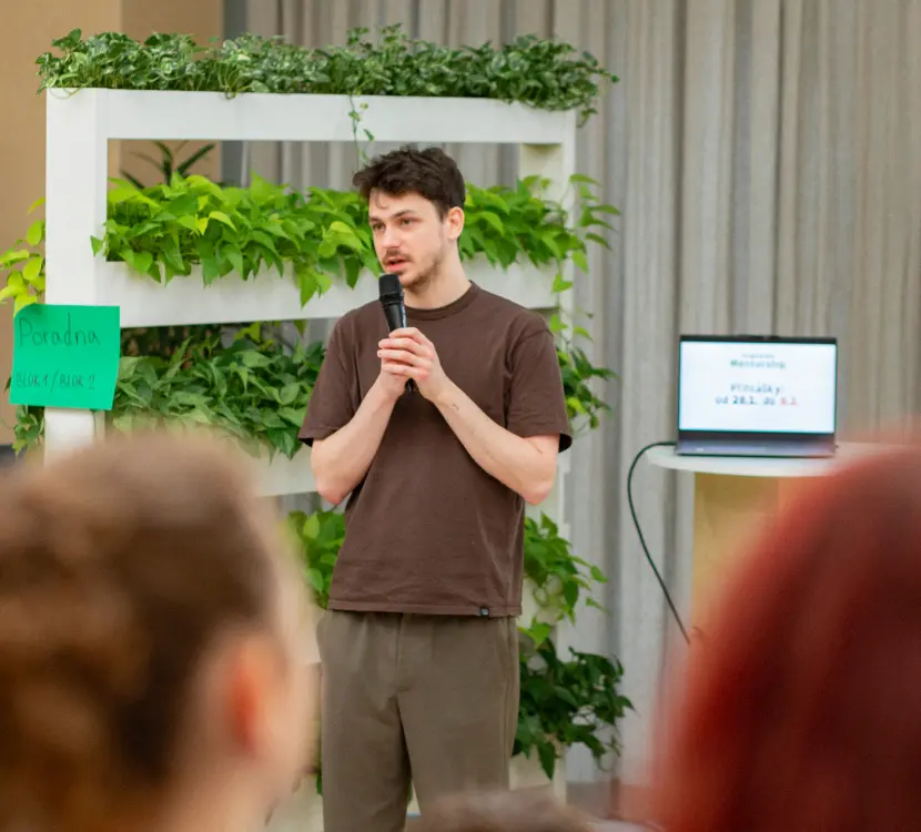 Simon giving a speech by plant-for-the-Planet