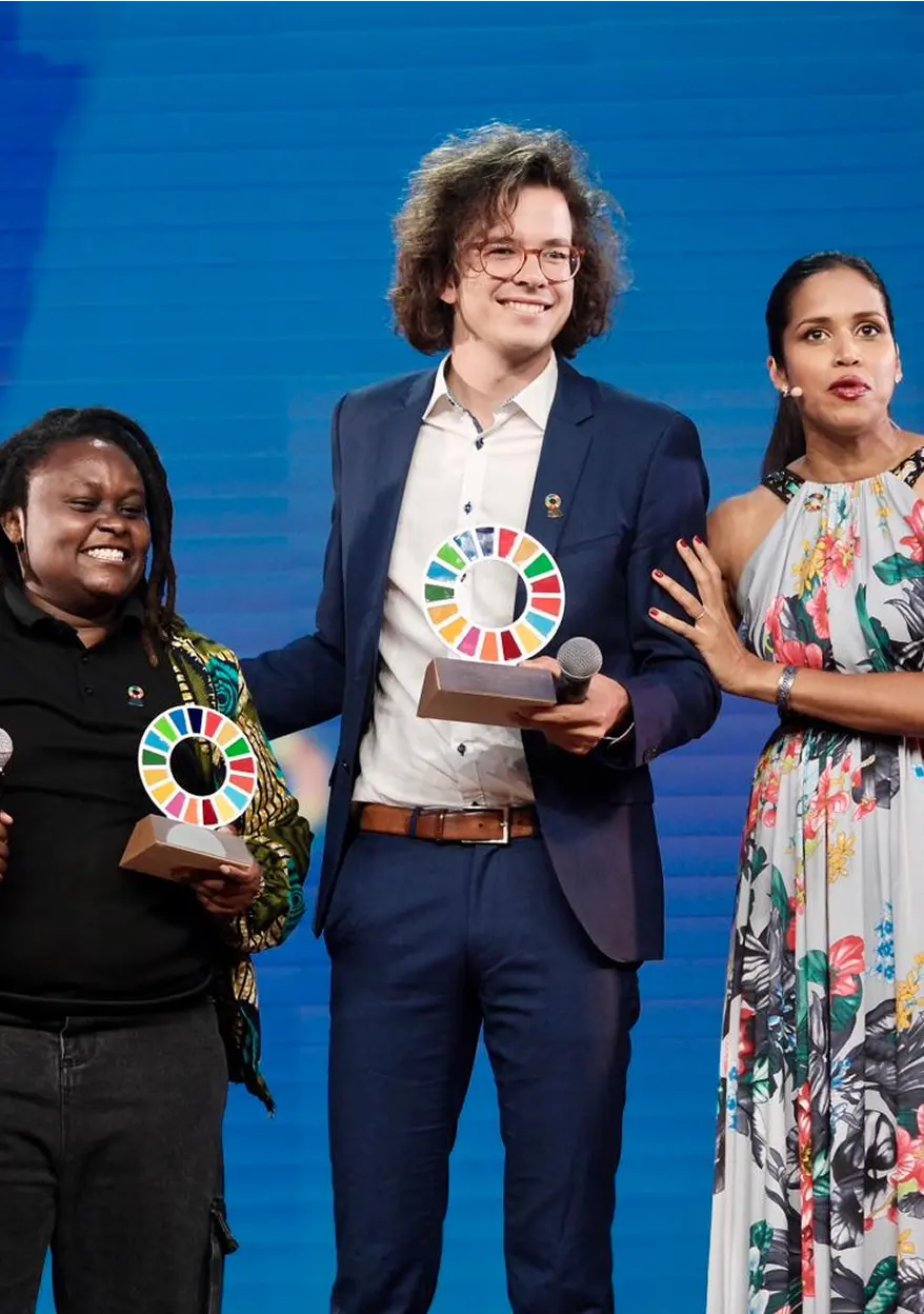 Felix accepting UN SDG award by Plant-for-the-Planet